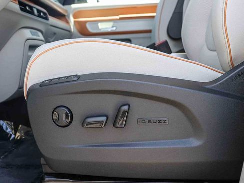 New 2025 Volkswagen ID. Buzz Pro S Plus AWD/4WD image 23