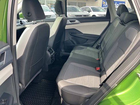 Used 2025 Volkswagen Taos SE w/ Panoramic Sunroof Package image 21