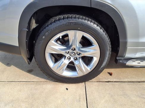 Used 2016 Toyota Highlander Limited image 27