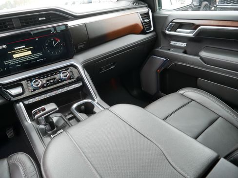 Used 2024 GMC Sierra 1500 Denali AWD/4WD image 11