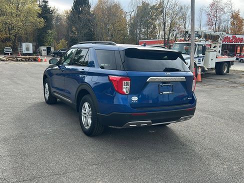 Used 2022 Ford Explorer XLT w/ Equipment Group 202A image 9