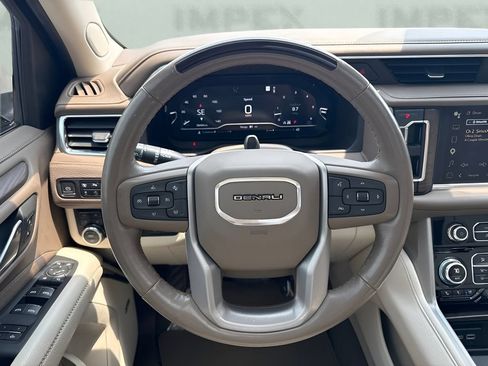 Used 2023 GMC Yukon XL Denali w/ Advanced Technology Package AWD/4WD image 19