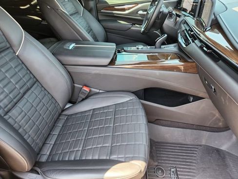 Used 2024 Cadillac Escalade Sport Platinum w/ LPO, ONYX Package AWD/4WD image 23