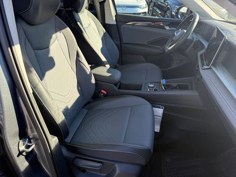 New 2026 Volkswagen Tiguan SE image 28