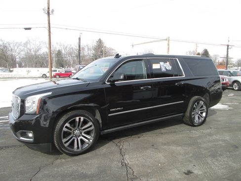 Used 2017 GMC Yukon XL Denali w/ Open Road Package image 2