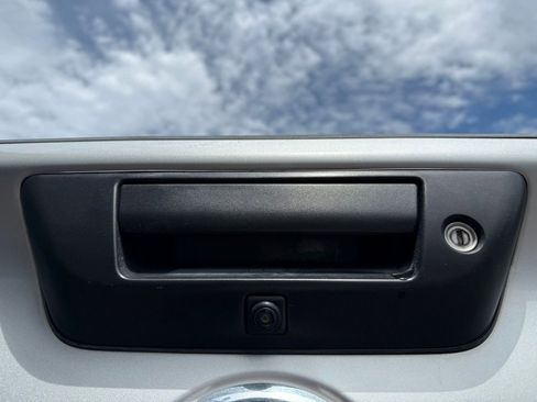 Used 2017 Nissan Titan SL image 9