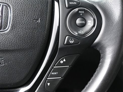 Used 2018 Honda Pilot Touring image 8