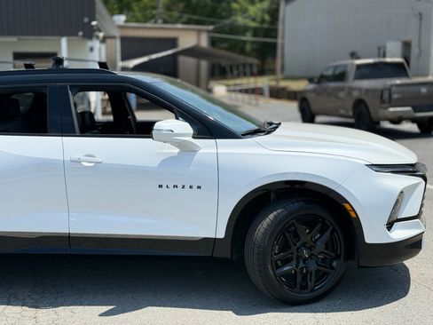 Used 2023 Chevrolet Blazer RS w/ Driver Confidence II Package FWD image 10