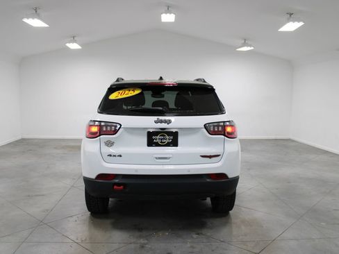 Used 2025 Jeep Compass Trailhawk AWD/4WD image 8
