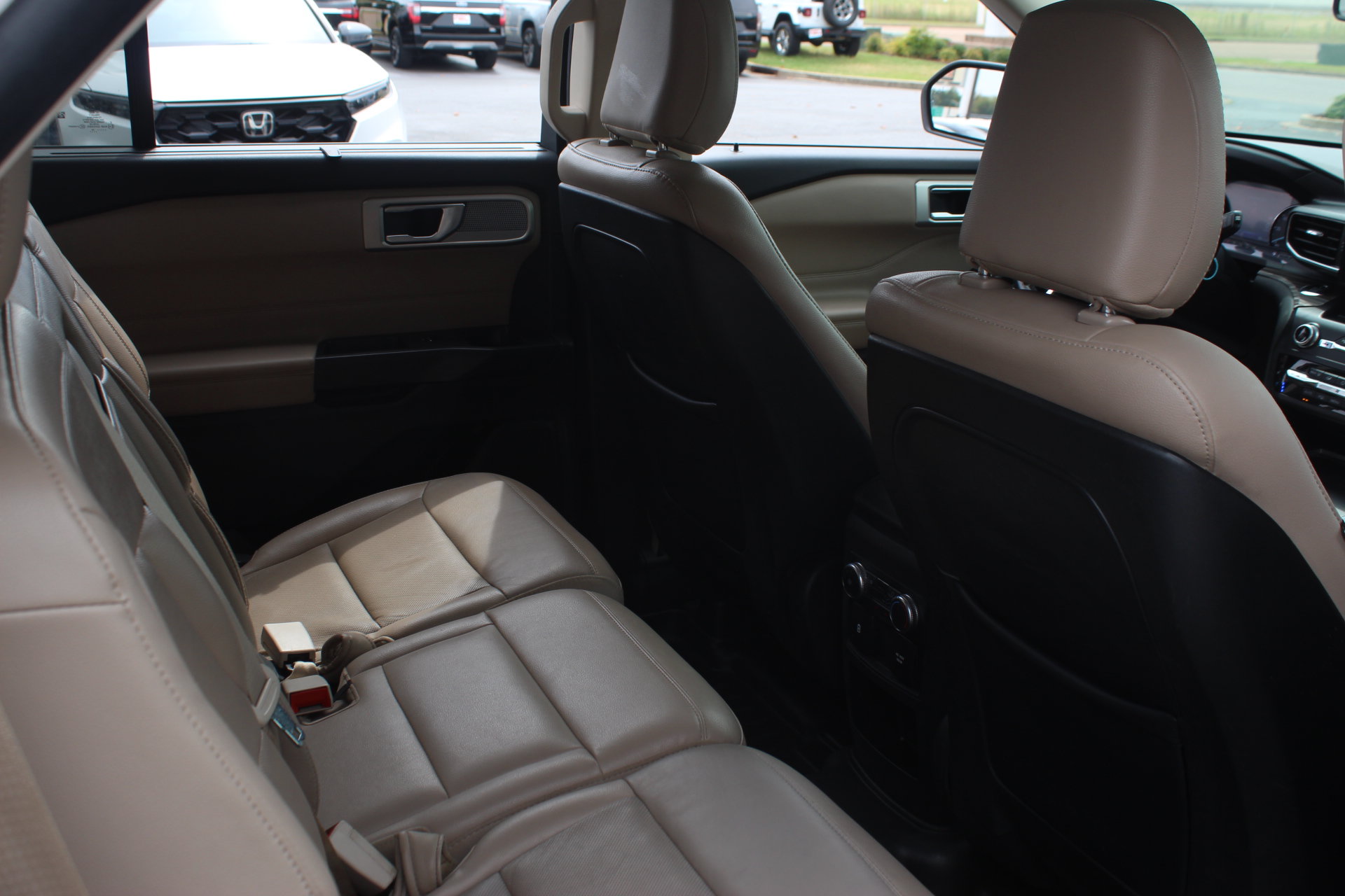 Used 2020 Ford Explorer Limited RWD image 32