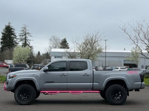 Used 2020 Toyota Tacoma TRD Sport w/ Technology Package image 2