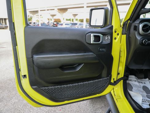 Used 2022 Jeep Wrangler Unlimited Sahara w/ LED Lighting Group AWD/4WD image 33