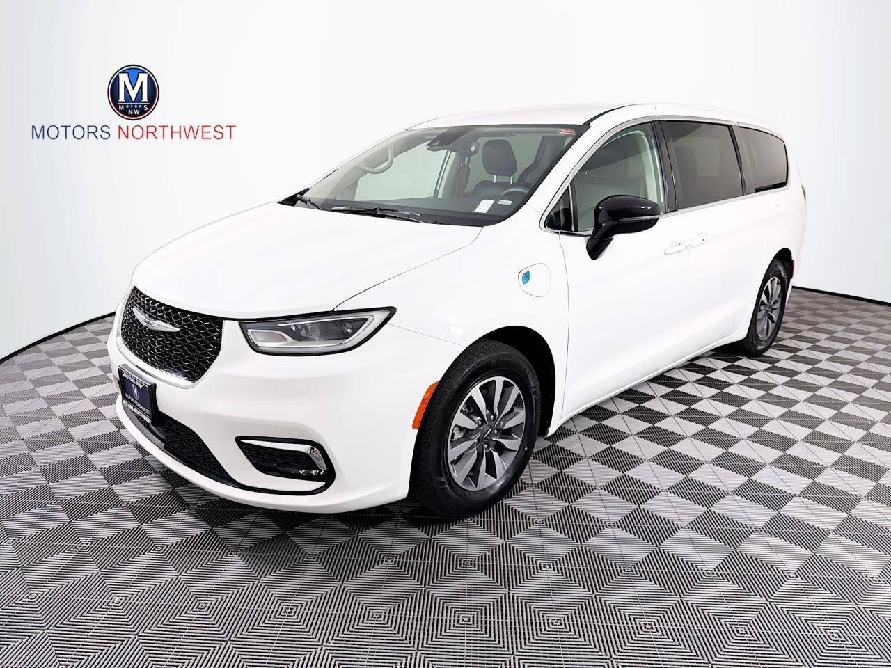 Used 2024 Chrysler Pacifica Limited FWD image 1