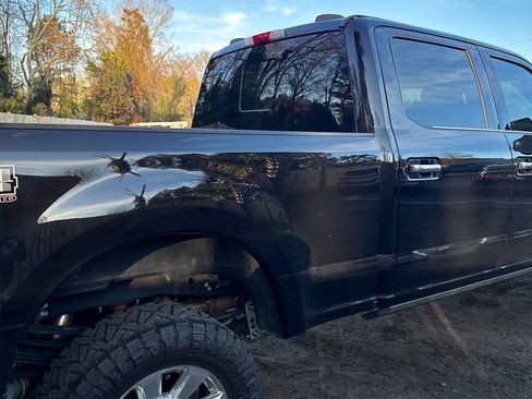 Used 2022 Ford F250 Platinum w/ FX4 Off-Road Package image 15