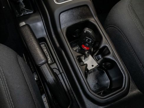 Used 2022 Jeep Wrangler Unlimited Sport image 24