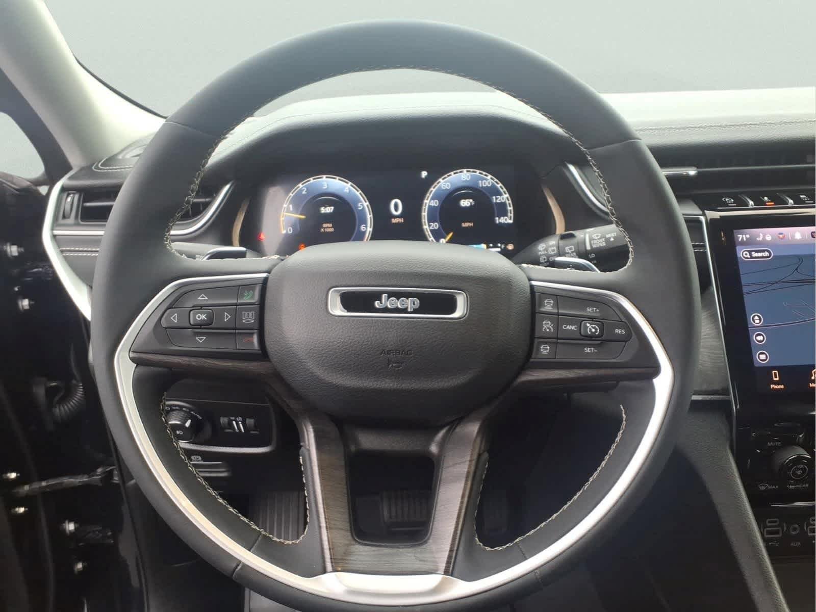 Used 2023 Jeep Grand Cherokee L Limited w/ Luxury Tech Group II AWD/4WD image 29