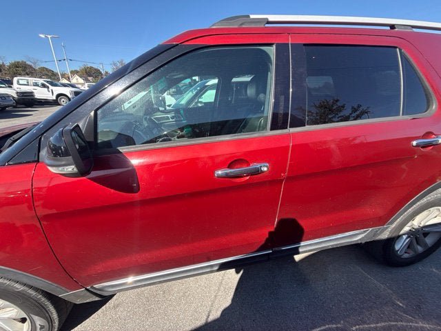 Used 2013 Ford Explorer XLT AWD/4WD image 6