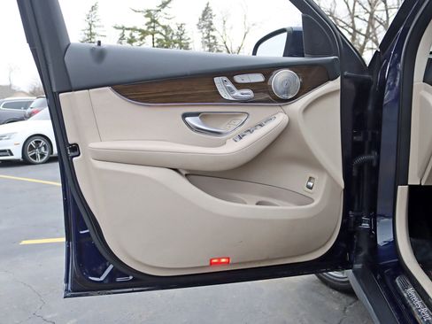 Used 2019 Mercedes-Benz GLC 300 GLC 300 4MATIC Sport Utility 4 image 33