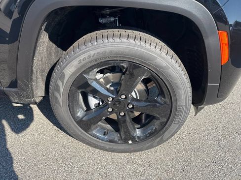 New 2026 Jeep Grand Cherokee Limited w/ Limited Altitude Package AWD/4WD image 9