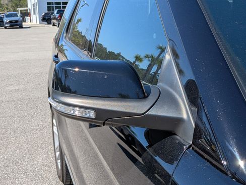 Used 2017 Ford Explorer XLT w/ Equipment Group 202A image 10