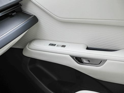 Used 2026 Lexus ES 350e w/ Convenience Package FWD image 21