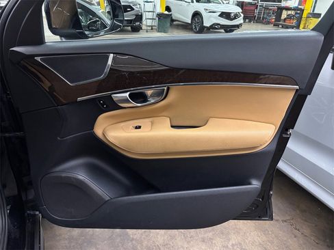 Used 2017 Volvo XC90 T6 Momentum w/ Vision Package image 22