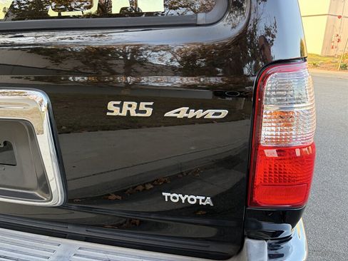Used 2002 Toyota 4Runner SR5 w/ Leather Trim Pkg AWD/4WD image 6