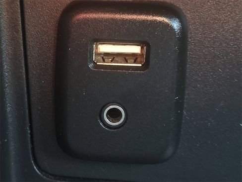 Used 2018 Chevrolet Colorado LT w/ LT Convenience Package image 21