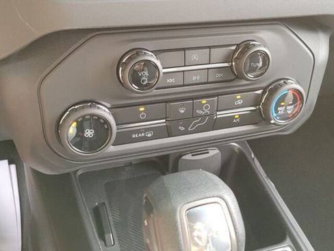 New 2025 Ford Bronco Base image 18