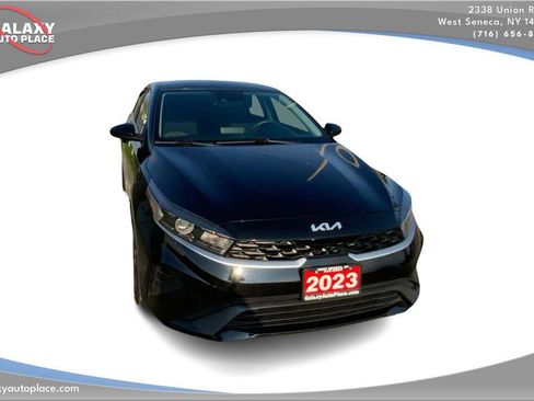 Used 2023 Kia Forte LXS FWD image 3