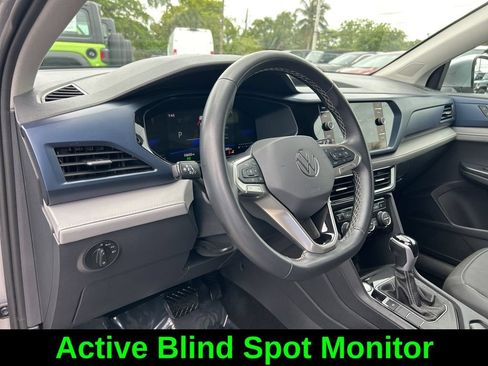 Used 2024 Volkswagen Taos SE FWD image 11