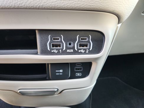 Used 2022 Chrysler Pacifica Touring-L image 34