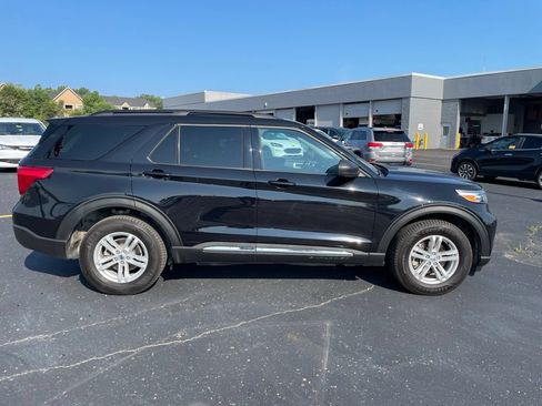 Used 2024 Ford Explorer XLT AWD/4WD image 4