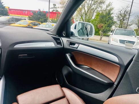 Used 2017 Audi Q5 2.0T Premium Plus w/ Technology Package image 16