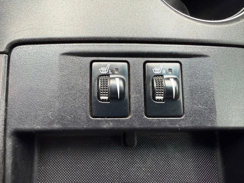 Used 2017 Toyota Camry XLE w/ Moonroof Package FWD image 25