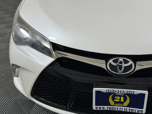 Used 2017 Toyota Camry XSE w/ Moonroof Package FWD image 4