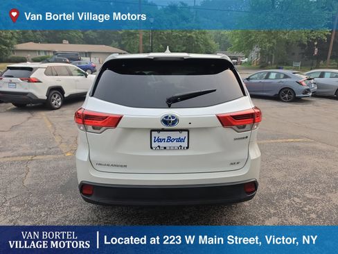 Used 2017 Toyota Highlander XLE AWD/4WD image 6