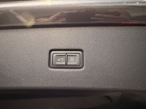 Used 2019 Audi Q8 Prestige image 33