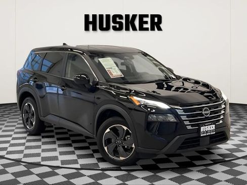 Used 2025 Nissan Rogue SV FWD image 1