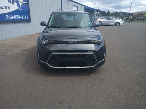 Used 2024 Kia Soul LX w/ Option Group 015 FWD image 3