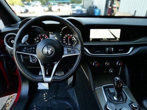 Used 2018 Alfa Romeo Stelvio Ti Sport image 18