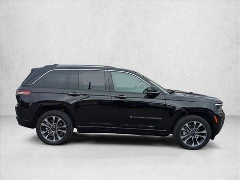 Used 2023 Jeep Grand Cherokee Overland w/ Advanced Protech Group III AWD/4WD image 4