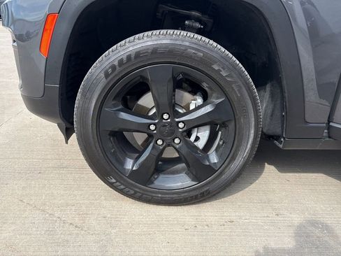 Used 2023 Jeep Grand Cherokee Altitude image 32