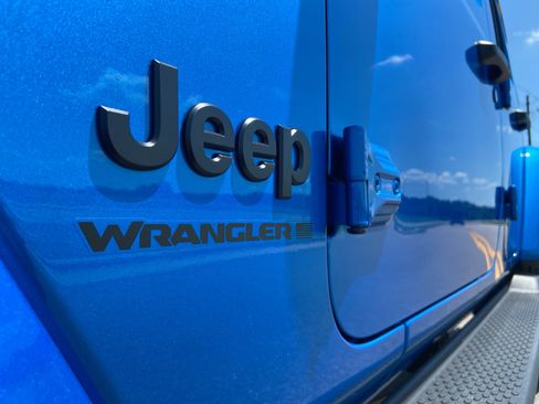 New 2025 Jeep Wrangler Sahara image 7