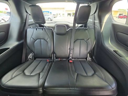 Used 2025 Chrysler Pacifica Select FWD image 20