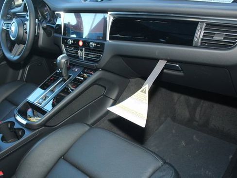New 2026 Porsche Macan Base image 26