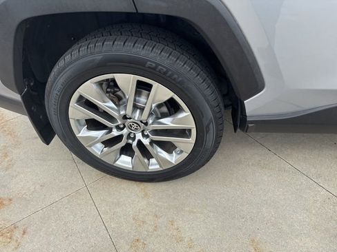 Used 2020 Toyota RAV4 XLE Premium image 10