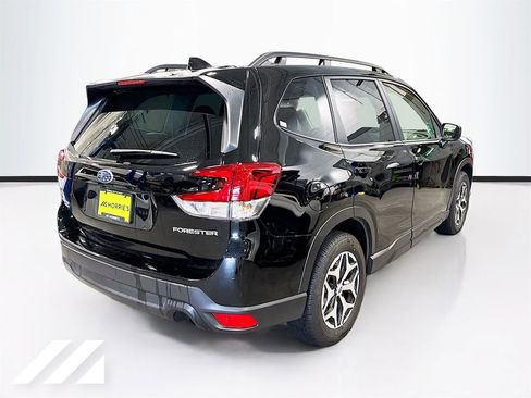 Used 2023 Subaru Forester Premium AWD/4WD image 5