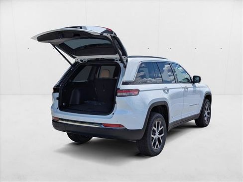 New 2025 Jeep Grand Cherokee Limited image 2