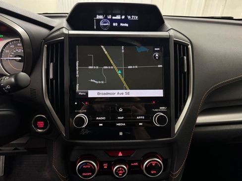 Used 2020 Subaru Crosstrek 2.0i Limited w/ Moonroof Package w/Navigation AWD/4WD image 18